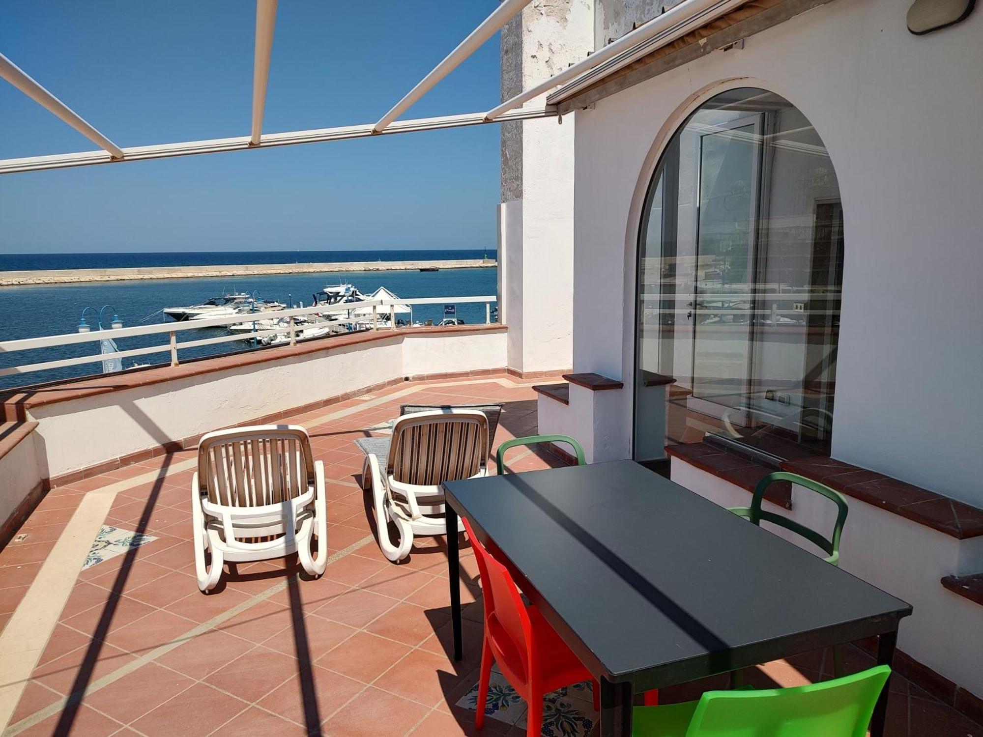 Fronte Del Mare - Seafront Terrace Villa วิลลานอวา ดิ ออสตูนี ภายนอก รูปภาพ