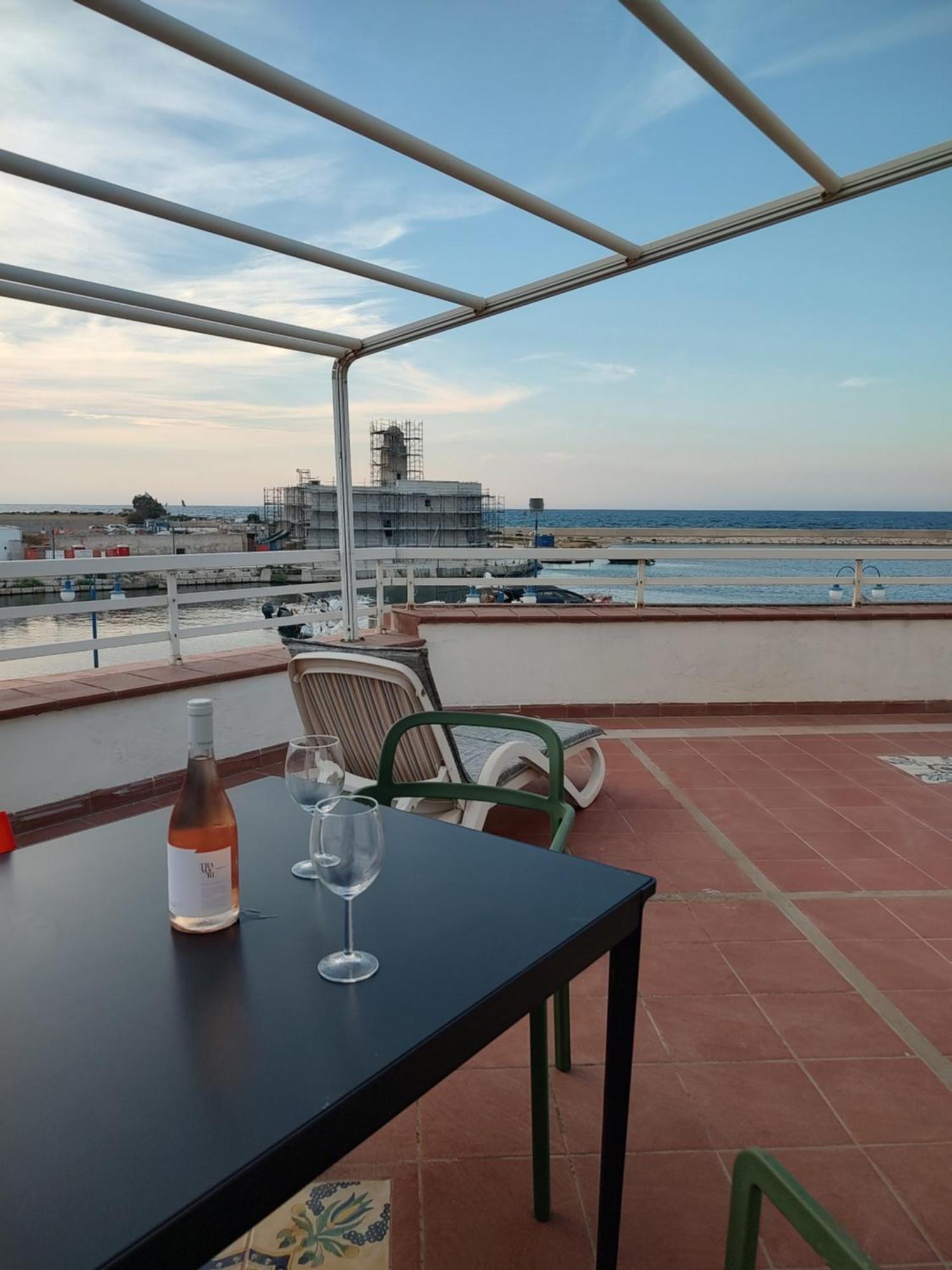 Fronte Del Mare - Seafront Terrace Villa วิลลานอวา ดิ ออสตูนี ภายนอก รูปภาพ
